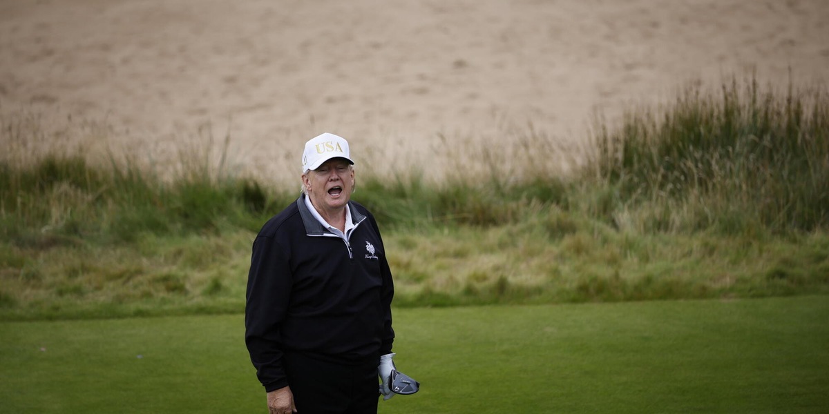 'Trump ha convocato i consiglieri di sicurezza al golf club per parlare di Iran'