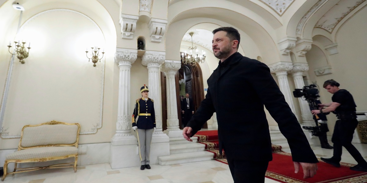 Zelensky, pesanti raid russi nella notte, drone russo colpisce nave cinese