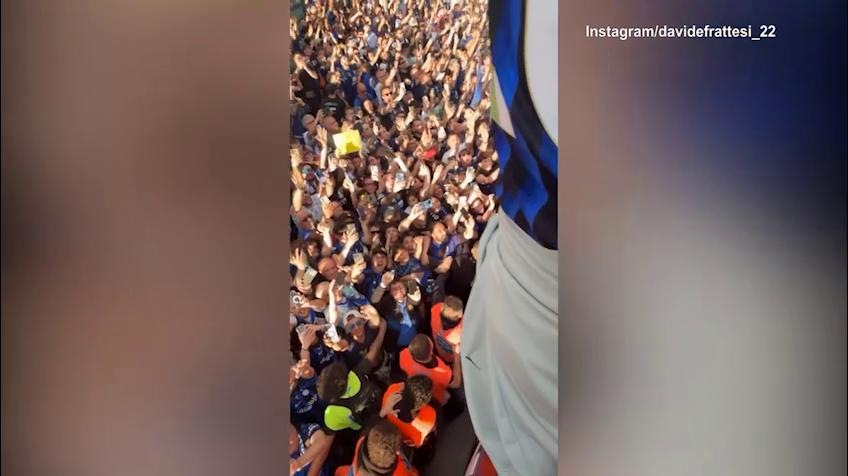 Frattesi in festa sul pullman dell'Inter