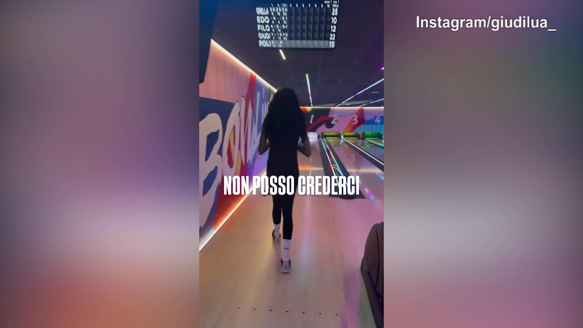 Paola Egonu, che precisione: la pallavolista fa...strike!