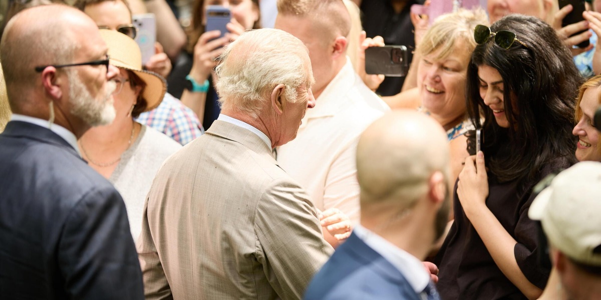 Visita a sorpresa di re Carlo in Irlanda del Nord, nel solco della riconciliazione