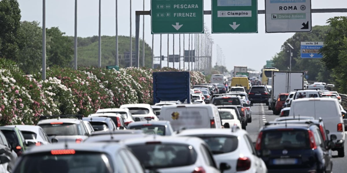 Anas, la ricerca sugli stili di guida: solo il 42% degli italiani utilizza correttamente il cellulare al volante