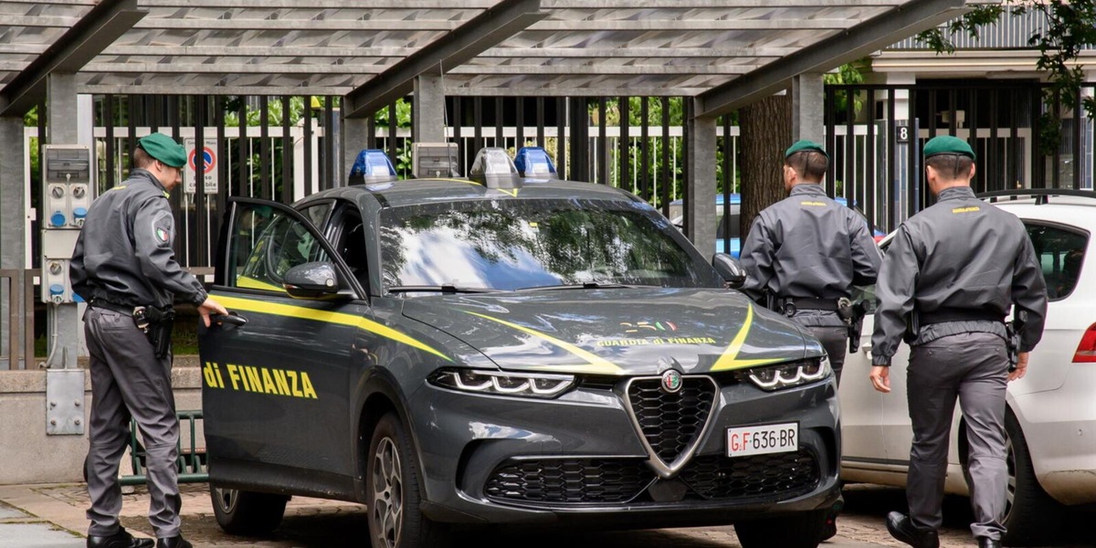 Maxi blitz contro la pirateria tv, 100 perquisizioni e mille utenti sanzionati nell'operazione 'Tutto chiaro'