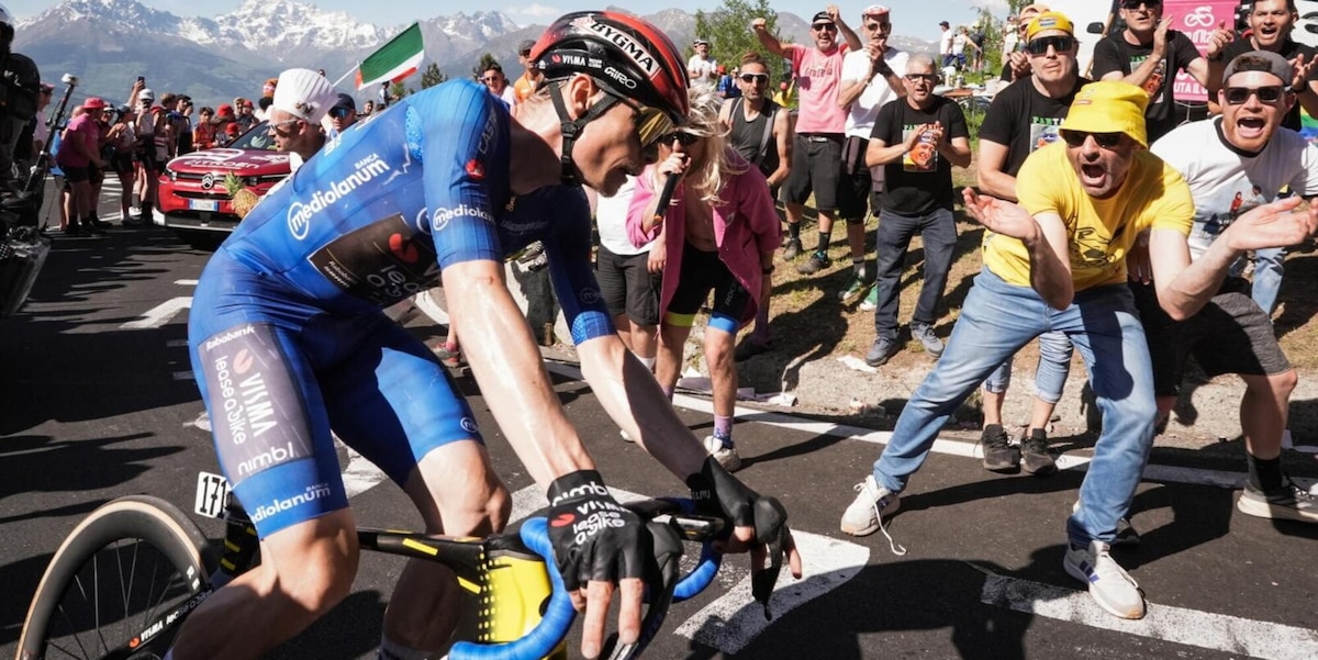 Super Vingegaard al Giro d'Italia: domina la vetta di Pila e si prende la maglia rosa