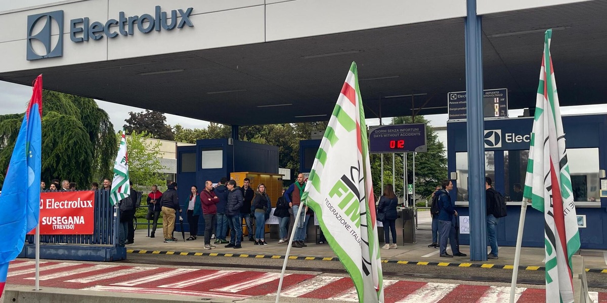 Electrolux taglia 1.719 posti, a Forlì -338 lavoratori, a Susegana -310