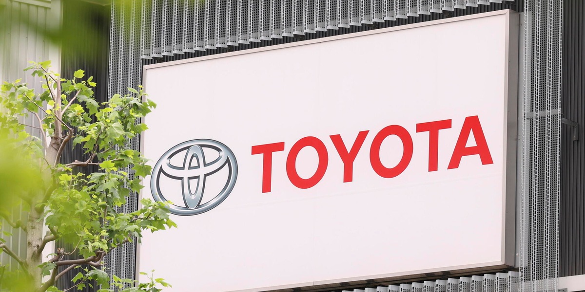Toyota ridurrà produzione di 83.000 veicoli a causa della guerra in Medio Oriente
