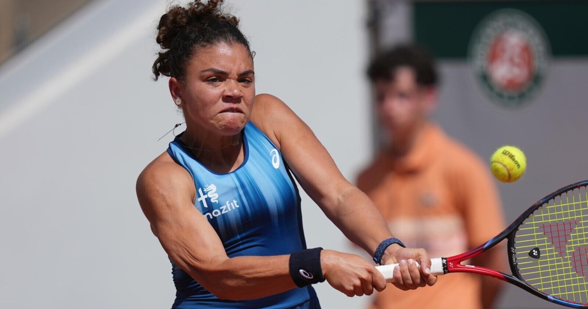 Paolini ko nel secondo turno del Roland Garros contro Sierra: piange per il dolore alla caviglia ma resta in campo