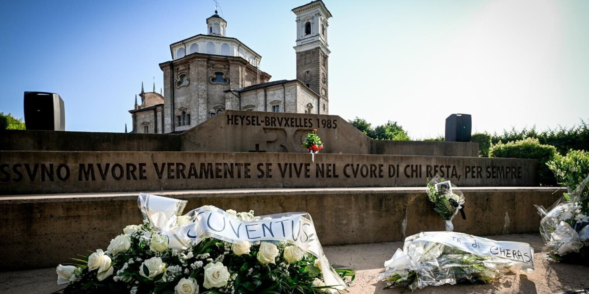 La Juve ricorda la tragedia dell'Heysel: "Per sempre nei nostri cuori"