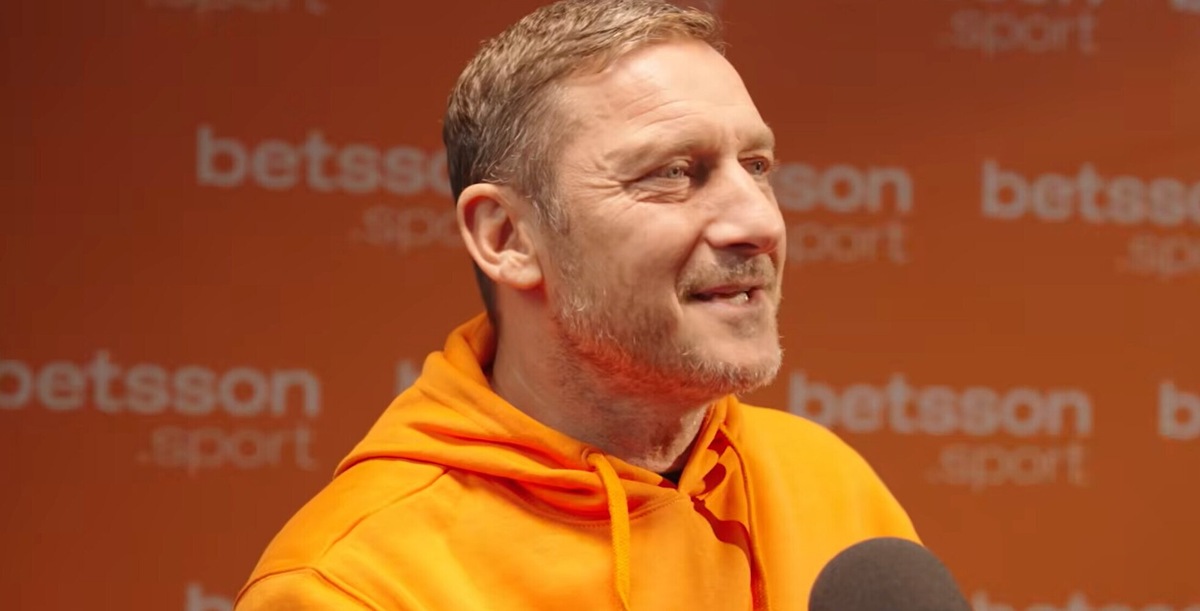 Totti dice tutto: il retroscena sul "cucchiaio", il rapporto con De Rossi e quel calcio a Balotelli...