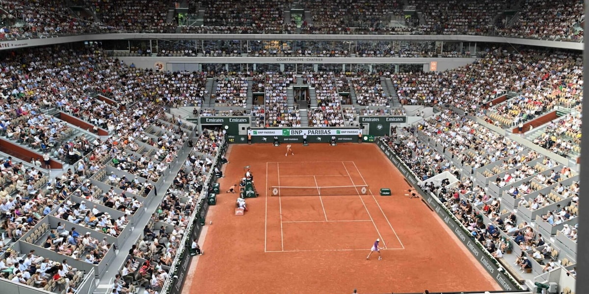 Roland Garros, è polemica sugli ostacoli in campo. L'organizzazione non ci sta: "La priorità è la salute dei giocatori"