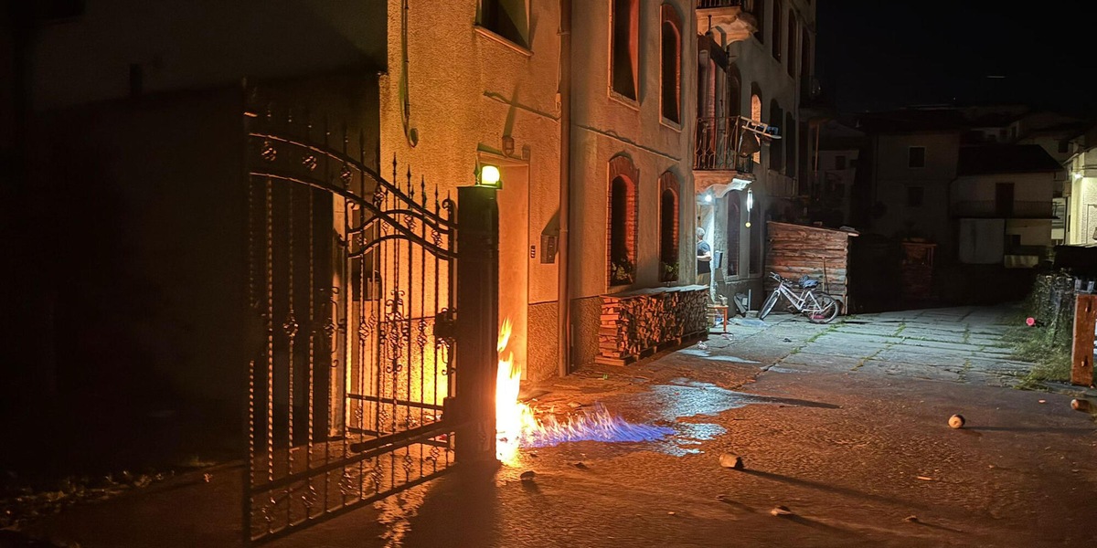 Attentato a cronista, minacce anche a Meloni e don Patriciello
