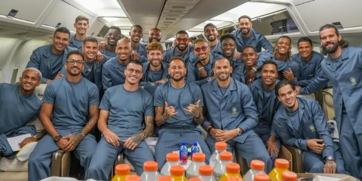 Il Brasile di Ancelotti decolla verso i Mondiali: il rito del 'battesimo' per l'aereo e la carica di Neymar