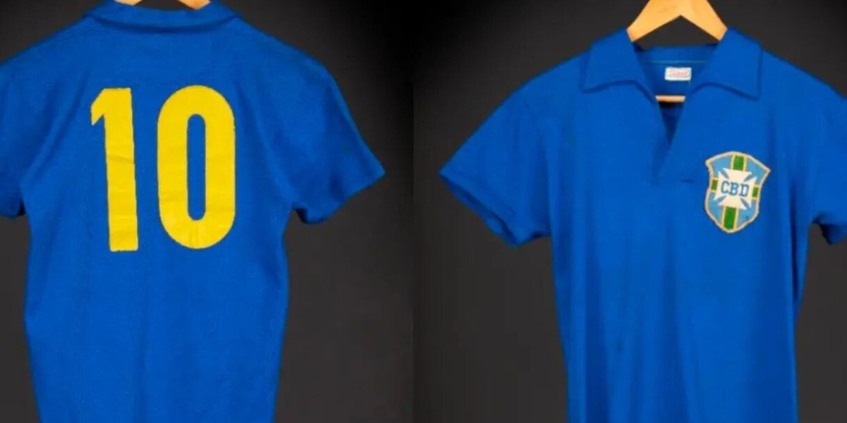 La maglia che ha cambiato la storia: Pelé all'asta per una cifra record