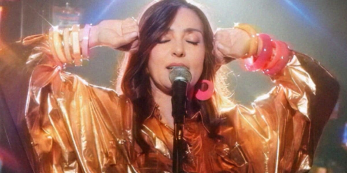 Ambra Angiolini torna a cantare, il nuovo brano conquista i fan