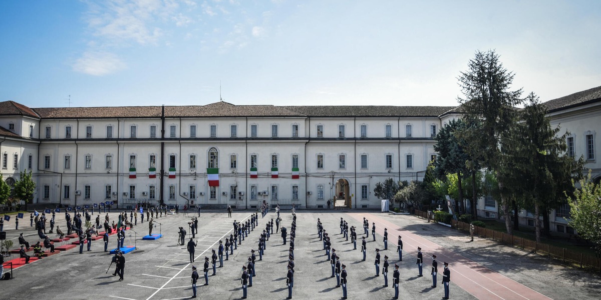 Arrestato per violenza sessuale insegnante scuola militare a Milano