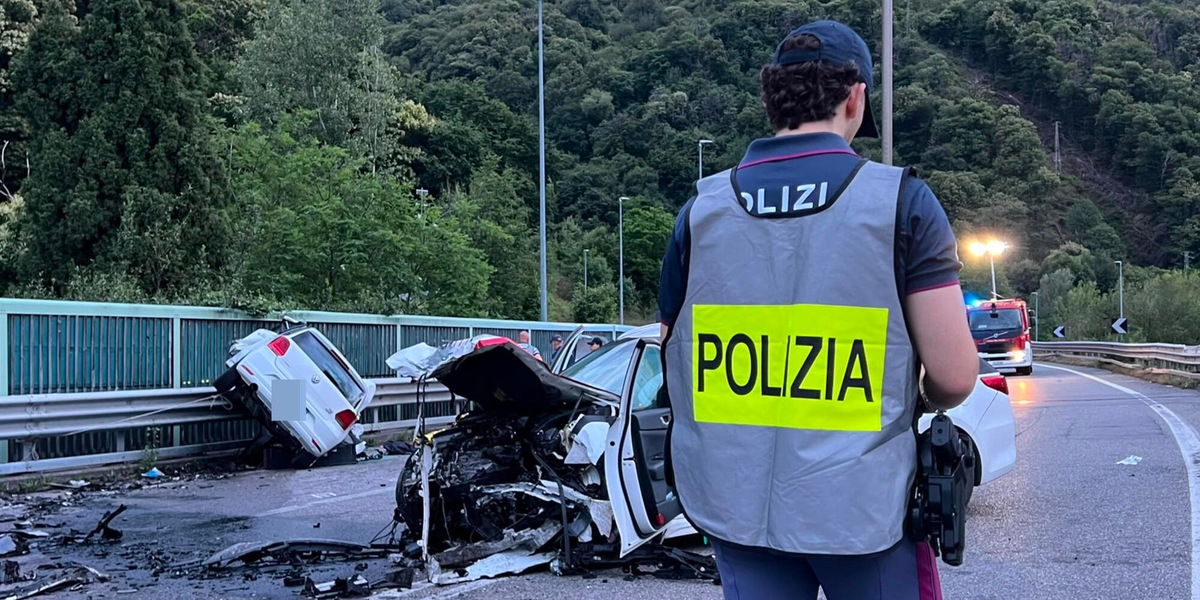 Schianto nel Bresciano, le vittime sono due giovani sorelle