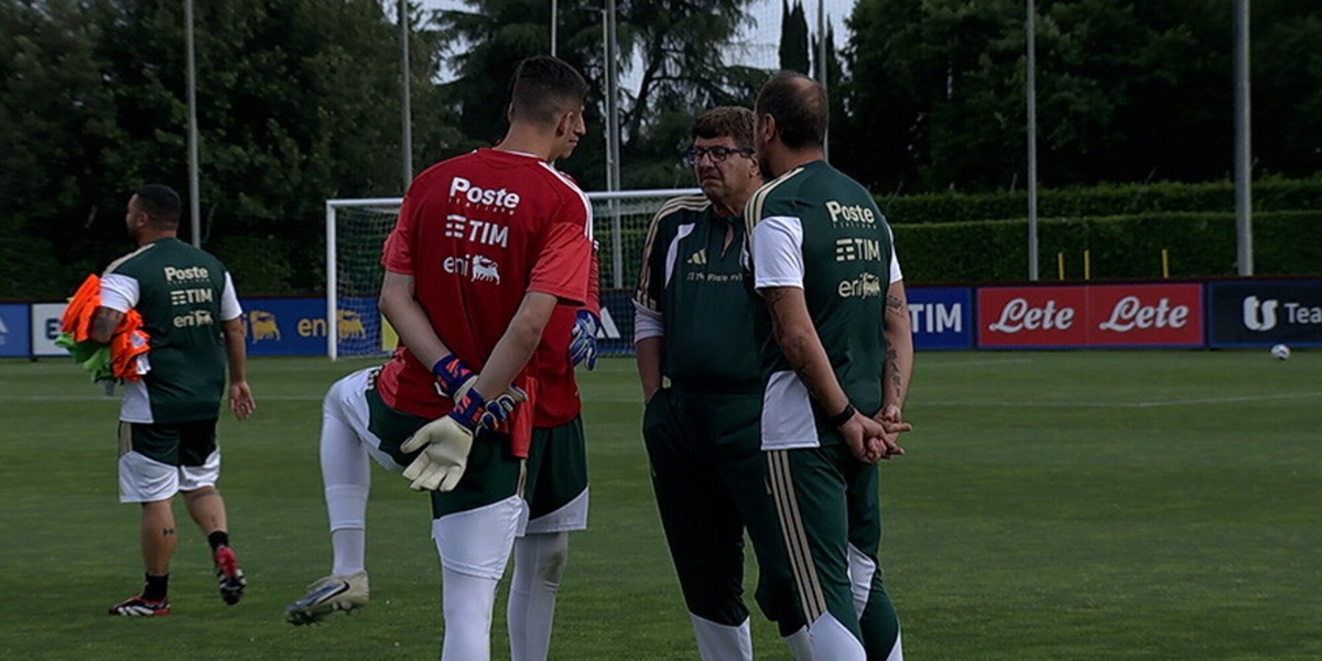 Il ‘metodo Baldini’: gli Azzurri in campo con un occhio bendato durante l’allenamento