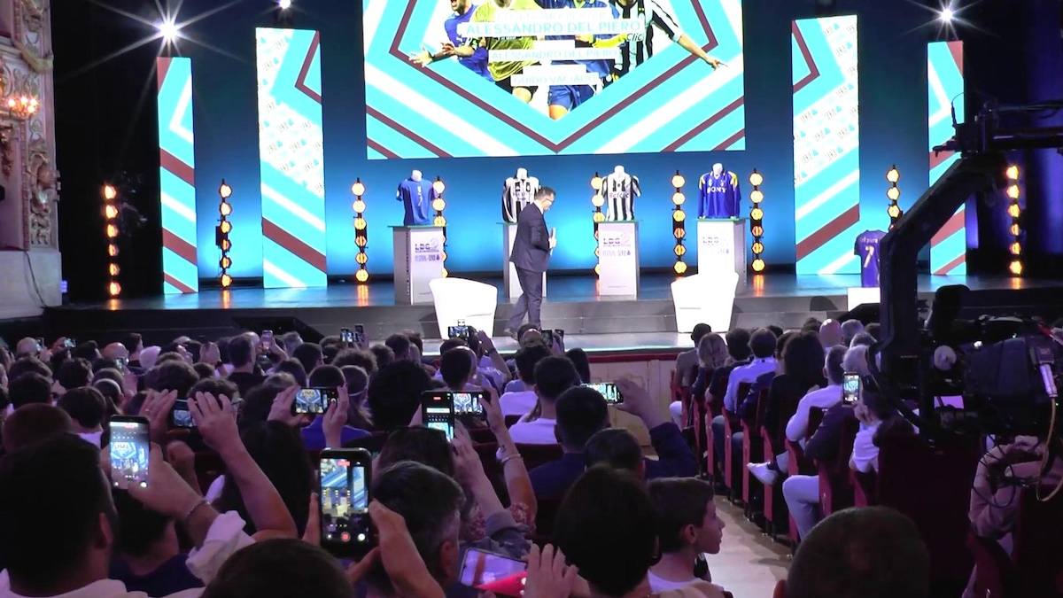 Festival Serie A, entra Del Piero e la gente impazzisce