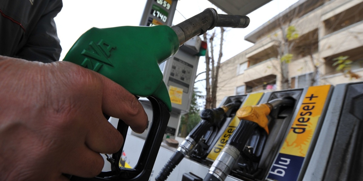 Taglio accise prorogato al 3 luglio, dimezzato sconto per il gasolio