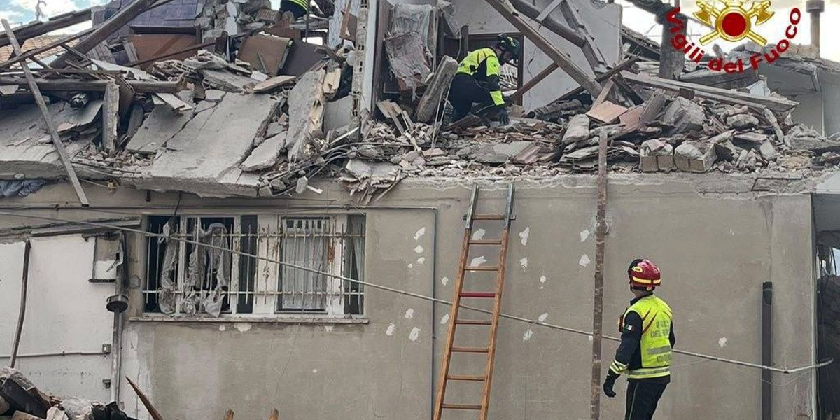 Si aggrava il bilancio della palazzina crollata, tre morti e due feriti