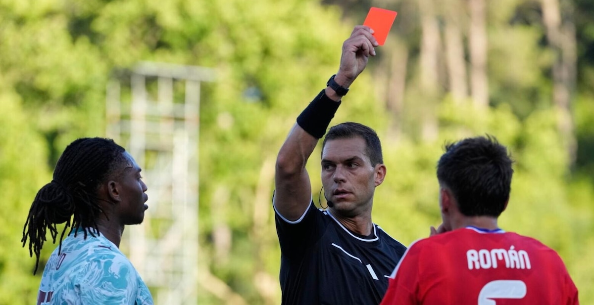 Leao, la prima del Mondiale è a rischio: cosa può succedere dopo il rosso in amichevole