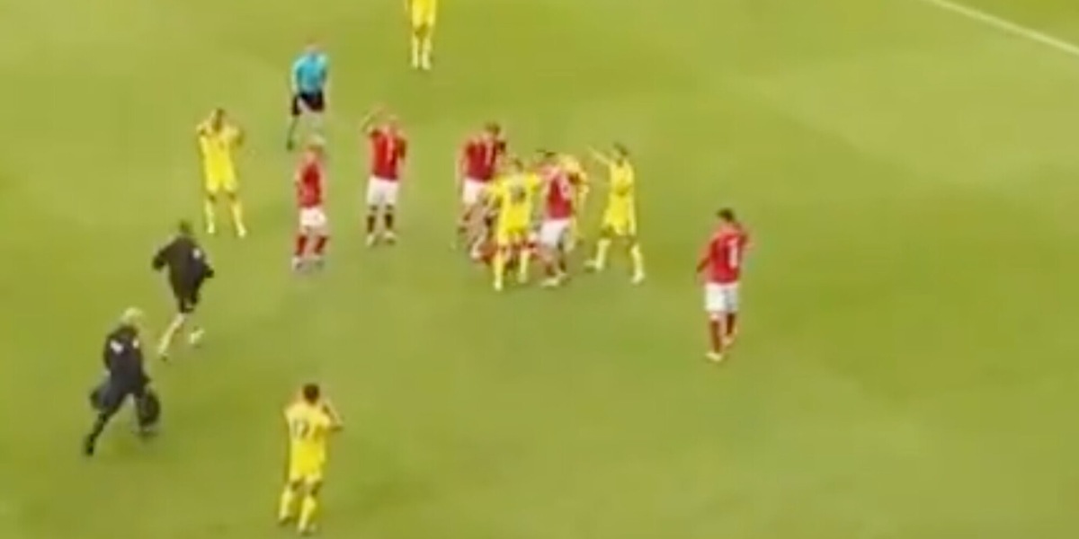 Paura per Eriksen, collassa in campo durante Danimarca-Ucraina