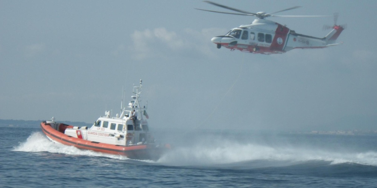 Si ribalta barcone con migranti, recuperati 10 cadaveri