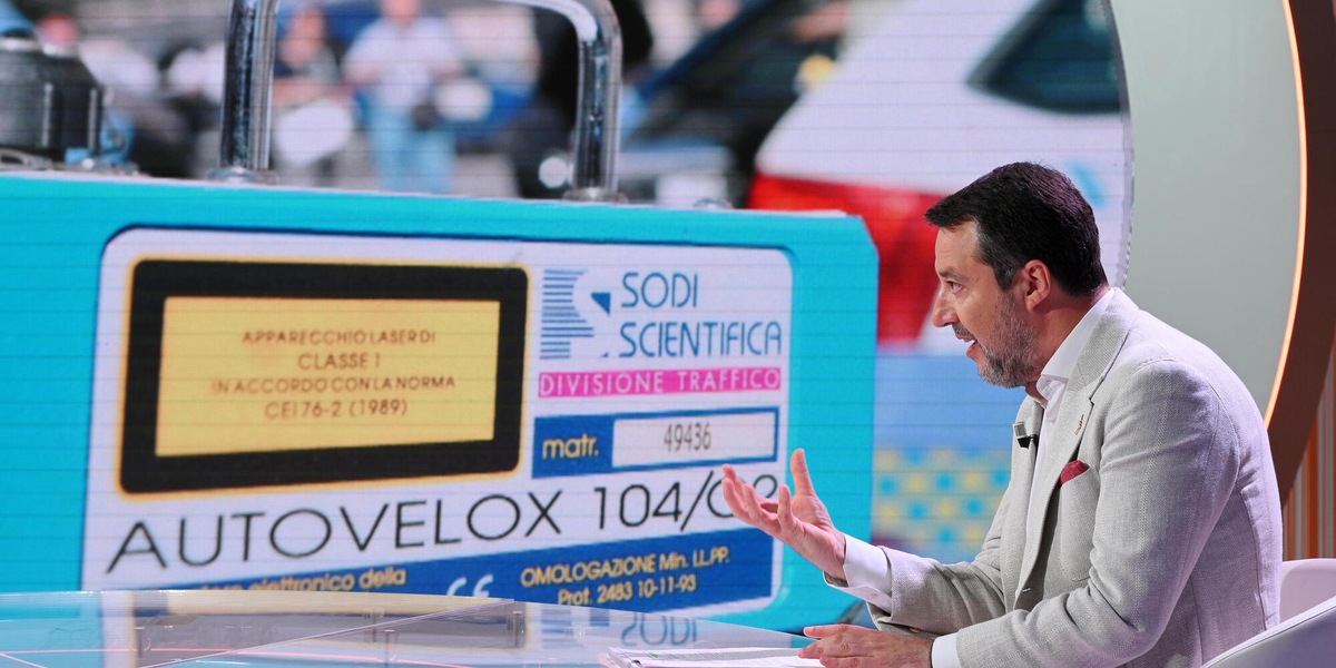 Salvini firma il decreto per l'omologazione e la disciplina degli autovelox