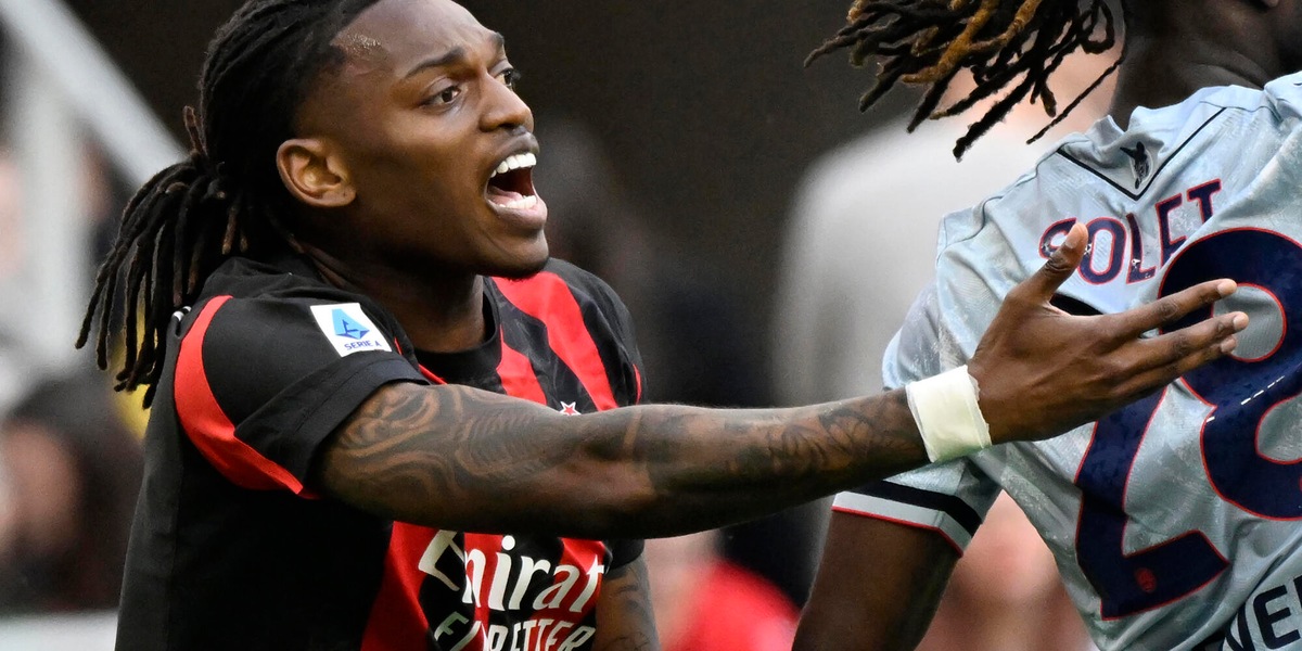 Milan auguri di buon compleanno a Leao, ma i tifosi non sono d'accordo