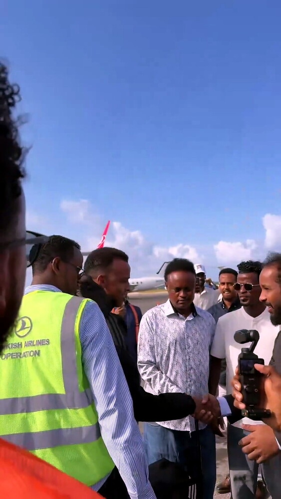 L'arbitro Artan festeggiato in Somalia dopo l'esclusione dal Mondiale
