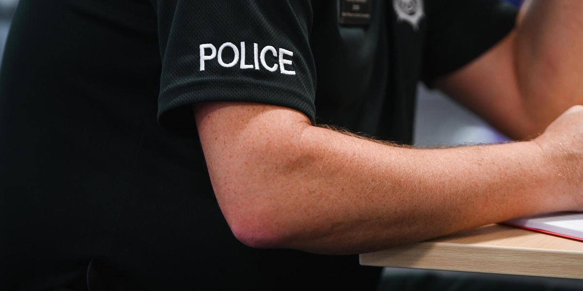 Polizia Belfast, 'fermate le violenze, nulla giustifica quanto accaduto'