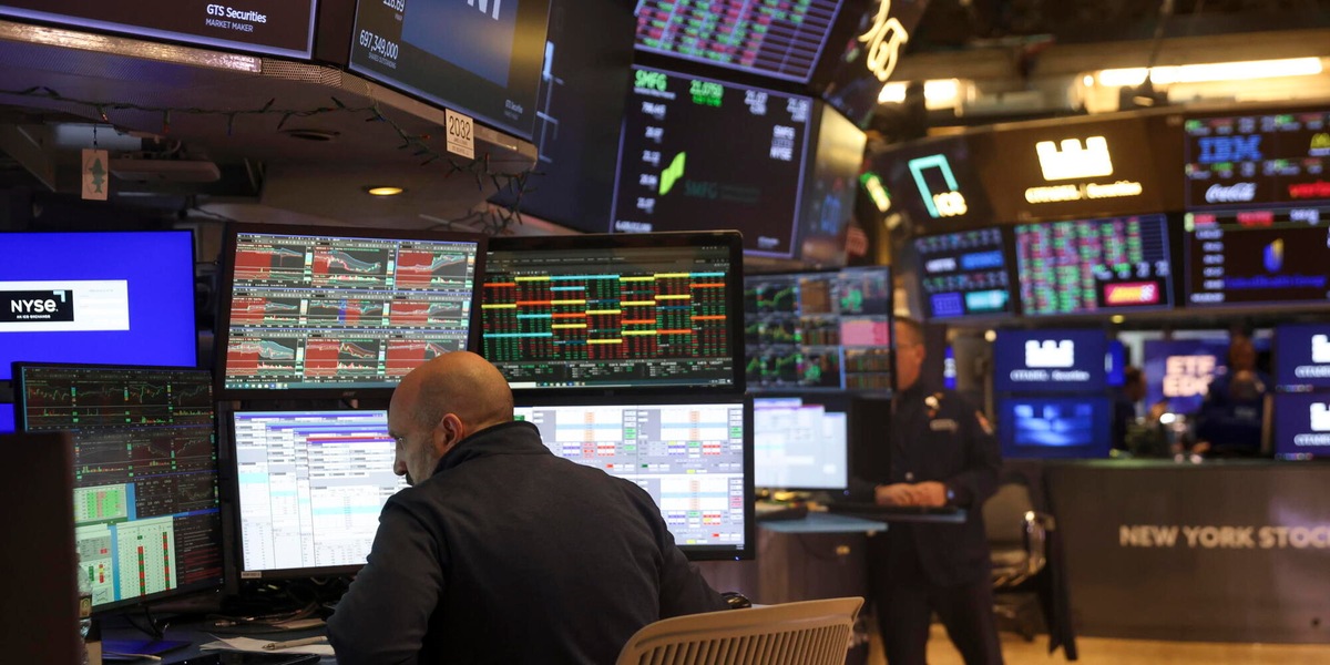 Borsa: si allenta la pressione dopo i dati sull'inflazione Usa, Milano gira in rialzo