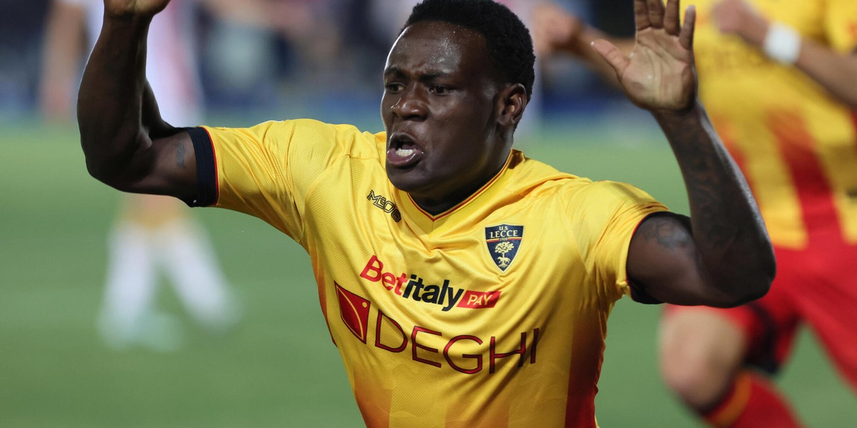 Calcio: il Lecce prolunga sino a giugno 2027 i contratti a Banda, Gallo e Ramadani