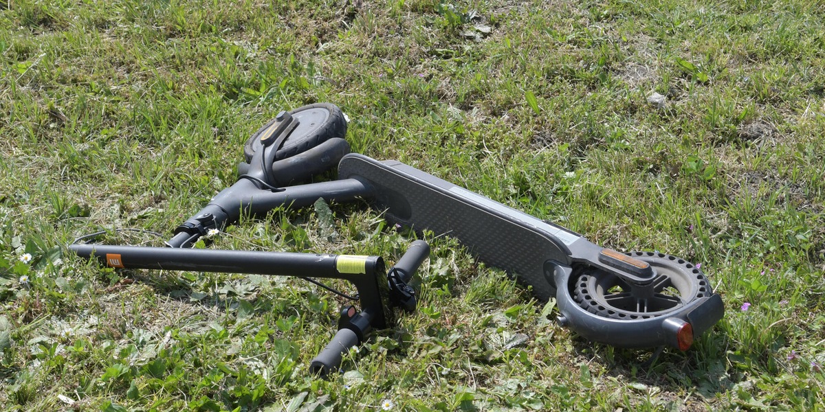 Monopattino contro auto a Milano, morto passeggero di 19 anni