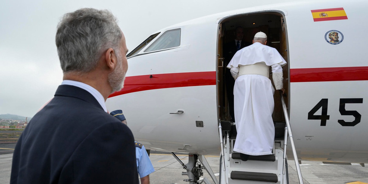 Decollato il Falcon del re Felipe con a bordo papa Leone