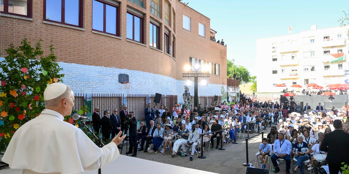 Il Papa, 'corruzione tracotante, sempre più poveri e ingiustizie'