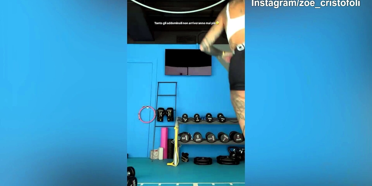 Lady Hernandez lavora in palestra: "Ma gli addominali..."