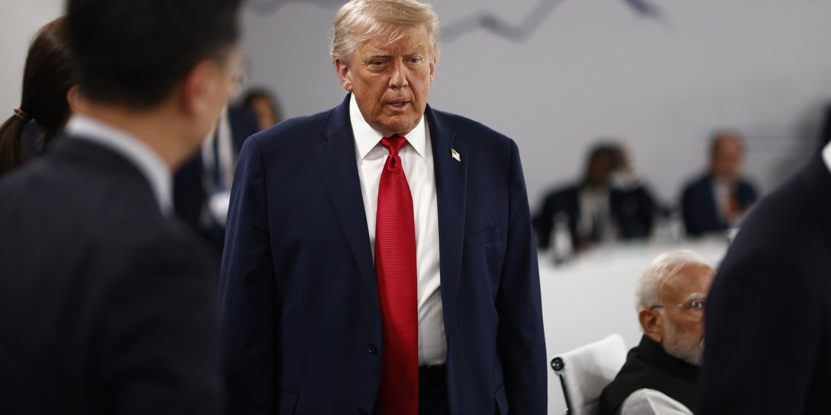Trump, 'se Iran non si comporta bene, ricominceremo a sganciare bombe'