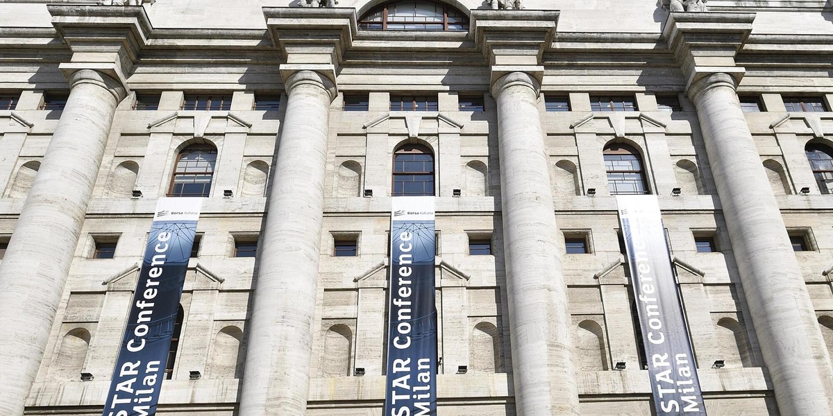 Borsa: Milano positiva (+0,2%), corre Saipem, giù Inwit e Ferrari
