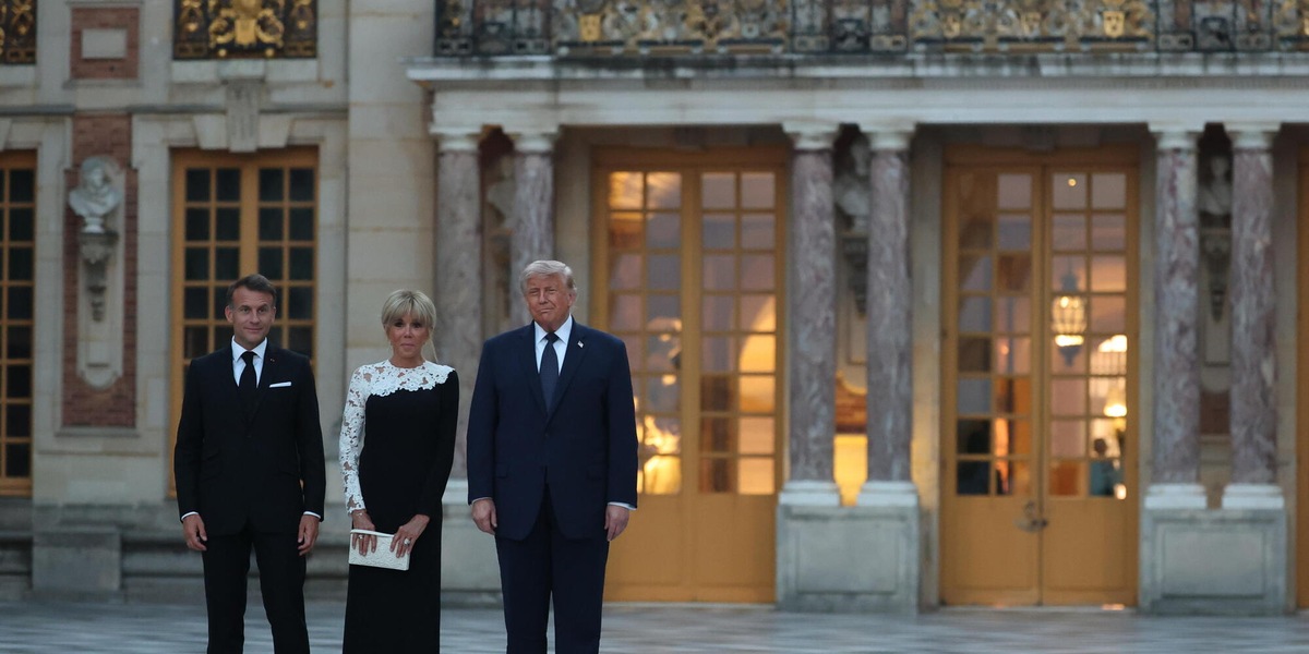 Asparagi, pollame, formaggi e torta al cioccolato nel menu di Trump a Versailles