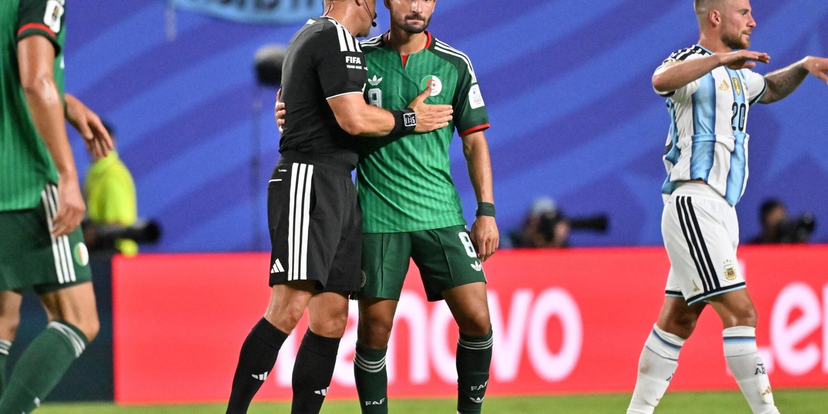 Mondiali: mancata espulsione di Messi, l'Algeria fa ricorso alla Fifa