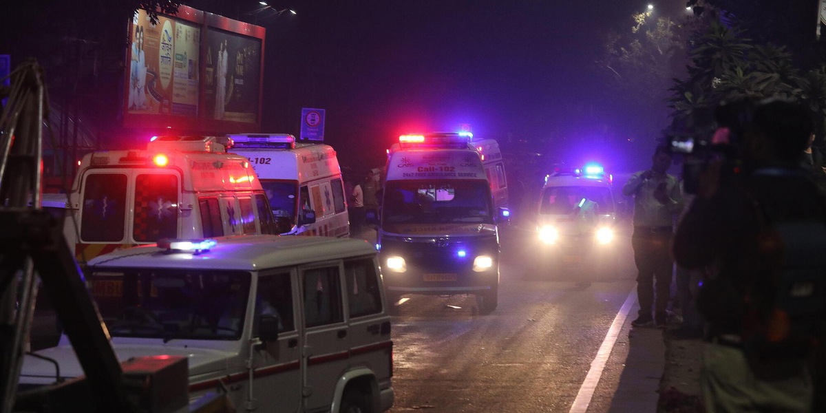 Media, 'incendio in un centro commerciale in India, almeno 12 morti'