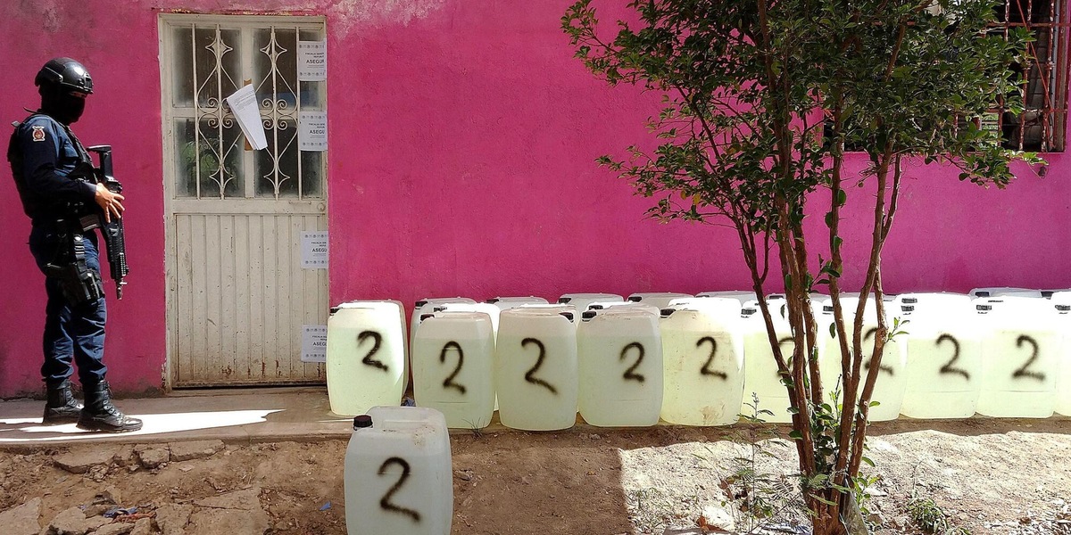 Messico, sequestrati 24.400 litri di metanfetamina nello Stato di Sinaloa