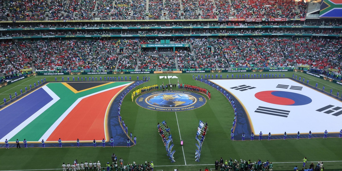 Mondiali: da Soweto a Johannesburg, vuvuzela e fuochi d'artificio per il Sudafrica