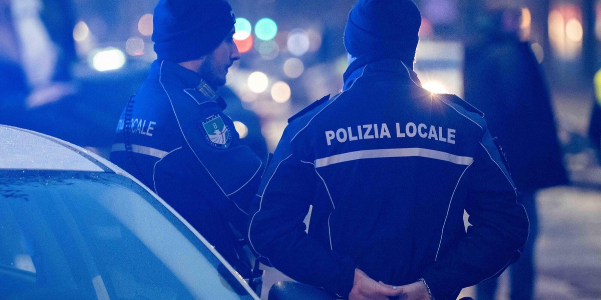 Ubriaco investe a Milano un motociclista e un pedone e scappa, arrestato