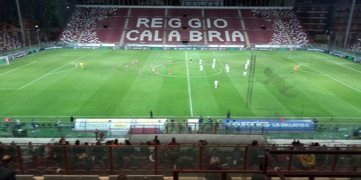 Calcio: Lotito ha rilevato la Reggina, l'annuncio su Fb del sindaco