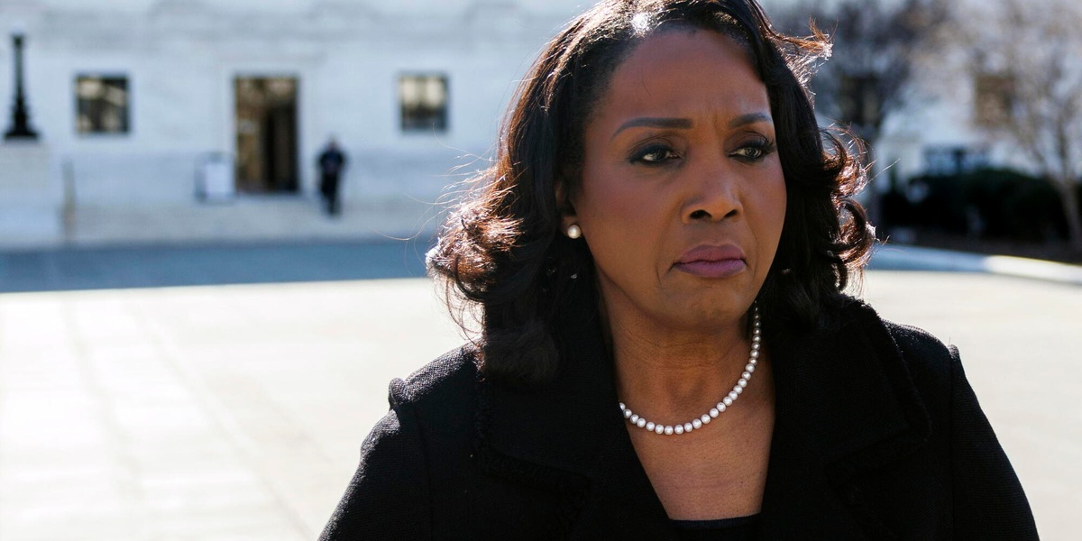 Corte Suprema Usa consente a Lisa Cook di restare alla Fed