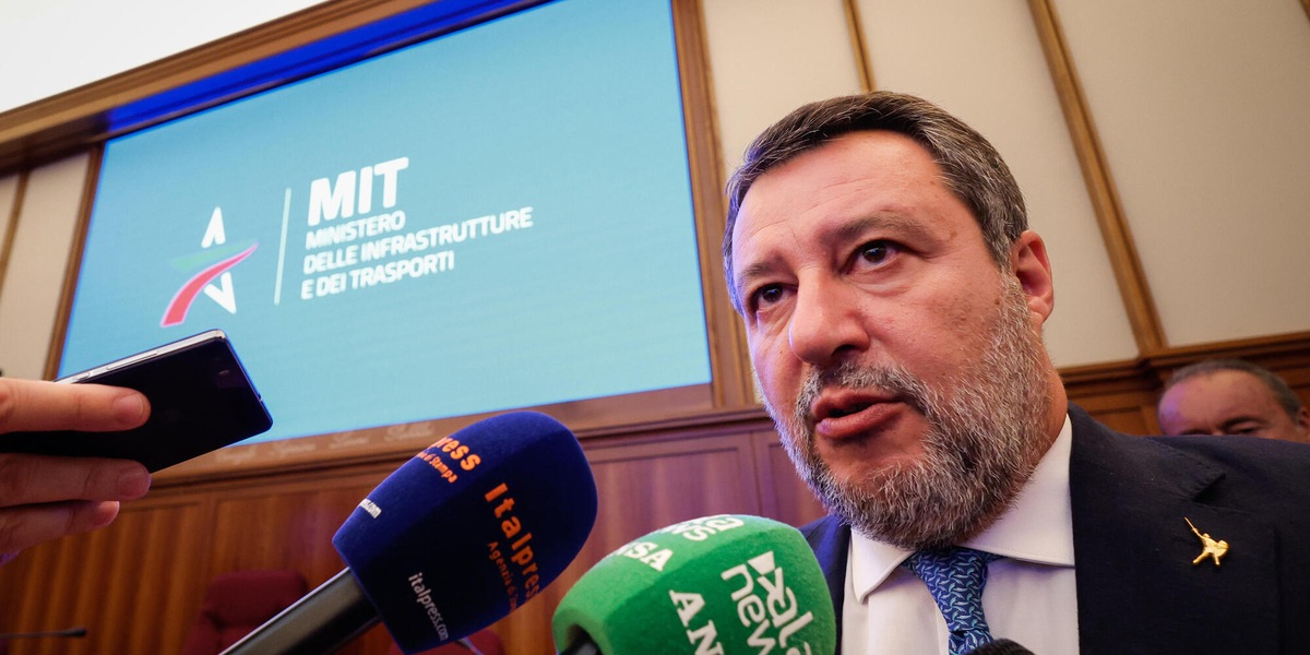 Salvini, 7 mila bimbi feriti per mancato allaccio seggiolino in auto, inaccettabile
