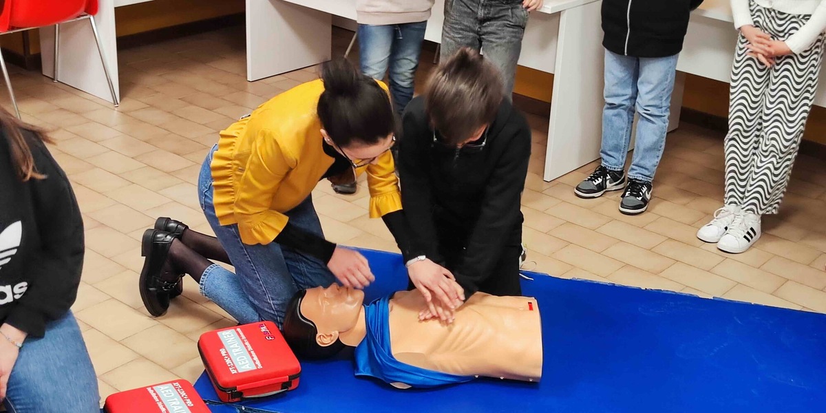 Verona pioniera nell'educazione a scuola sul primo soccorso: oltre 21 mila studenti formati grazie al sostegno della famiglia Rana