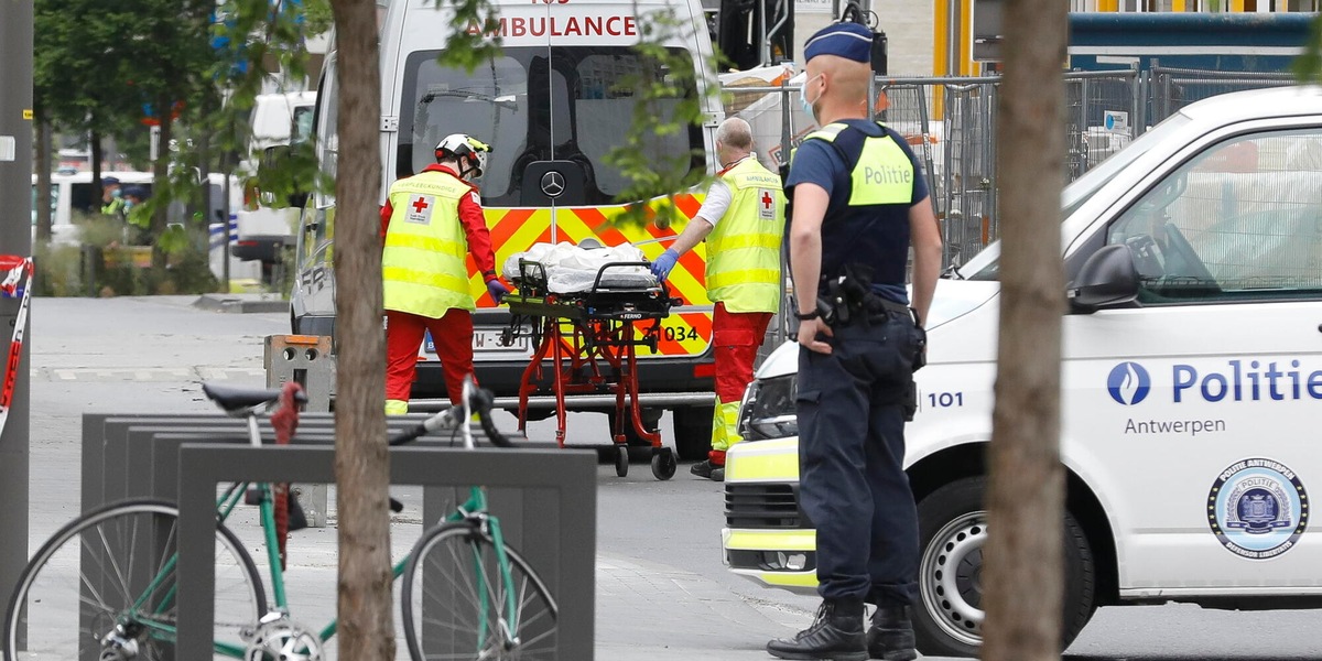 Almeno 5 morti nell'incendio in un condominio ad Anversa